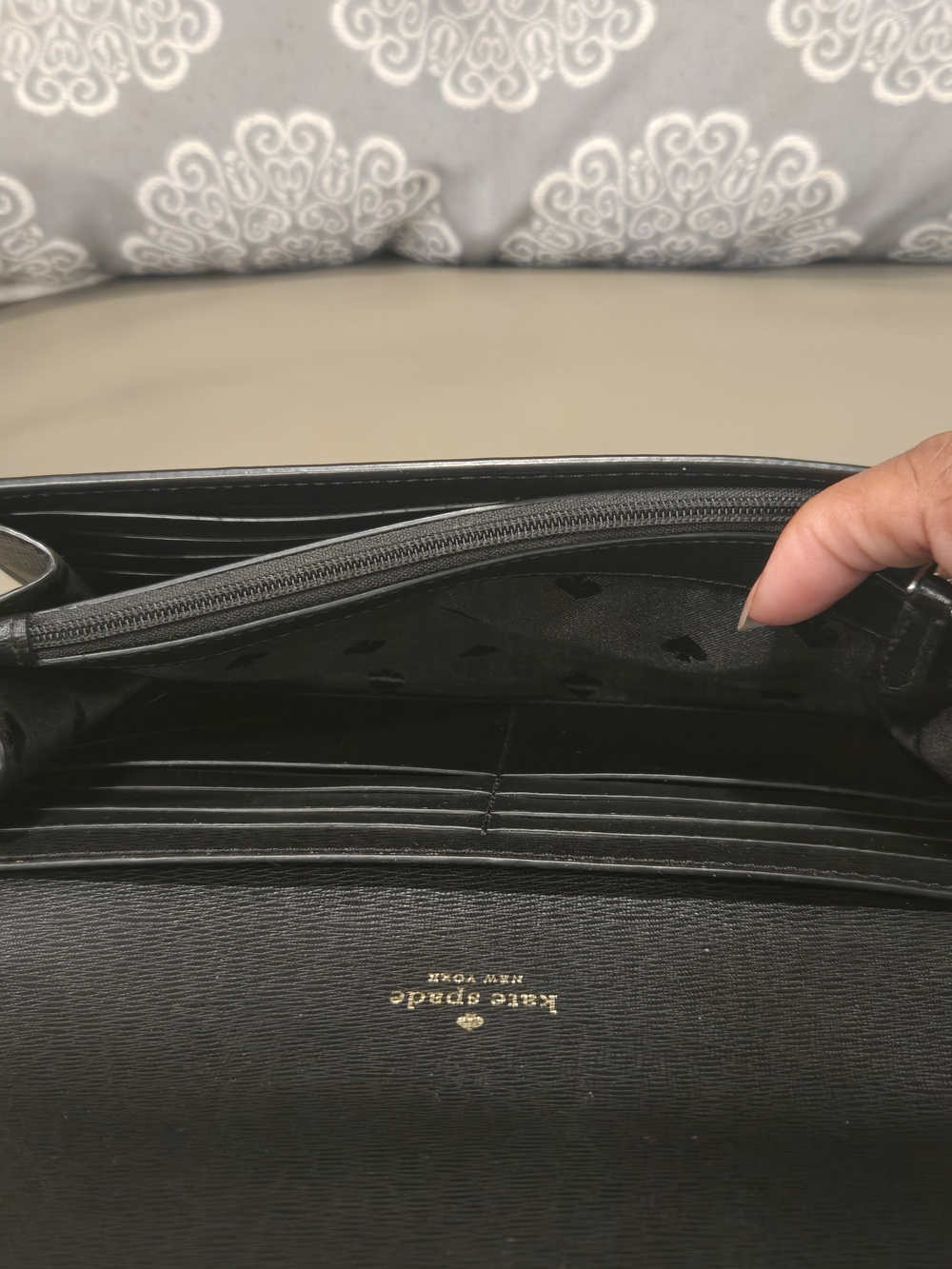 kate spade New York Black & White Houndstooth Convertible Wallet Crossbody Set - Picture 6 of 16